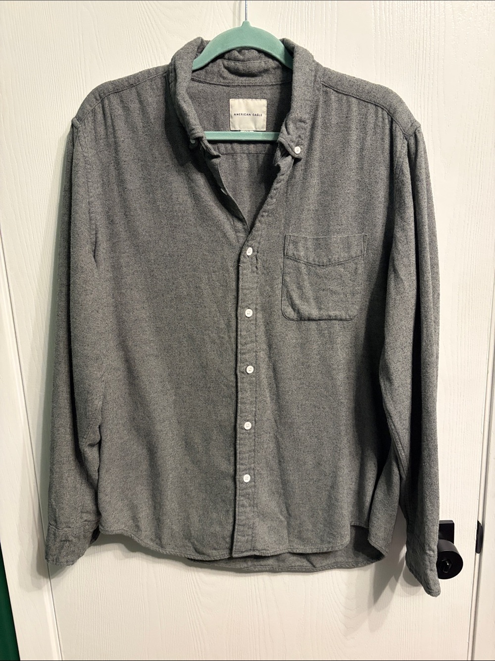 Men’s American Eagle Outfitters Gray Button-Down flannel- 100% cotton size Large